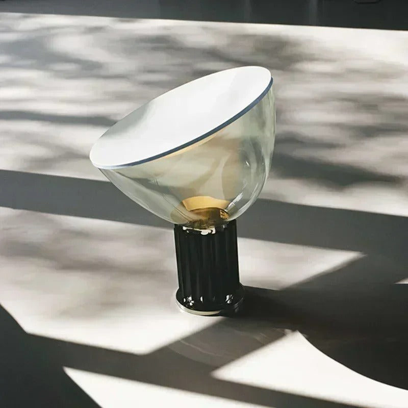 Lampe à poser design italien| Réflexion sculpturale et élégance vintage