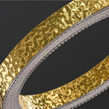 Lustre anneaux martelés dorés | Contemporain & Chic
