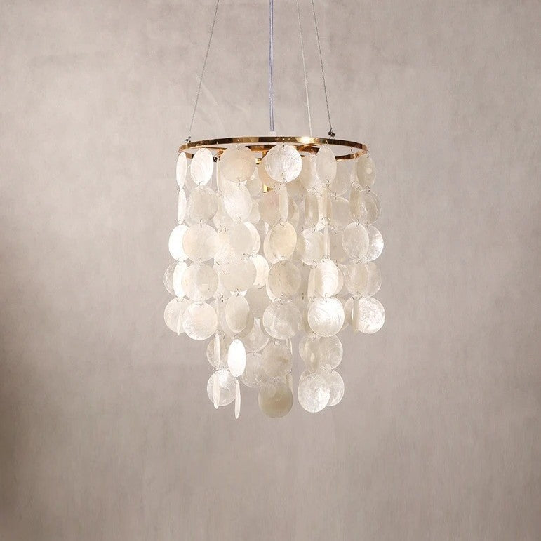 Lustre design en coquillages naturelles