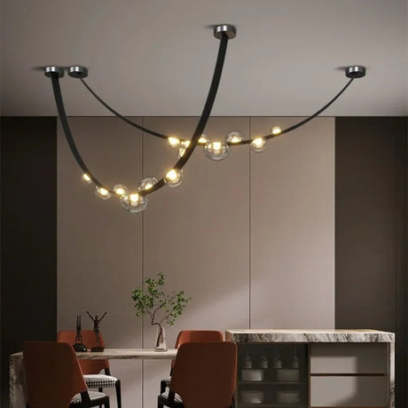 Lustre suspendu design à sangles de cuir et globes en verre