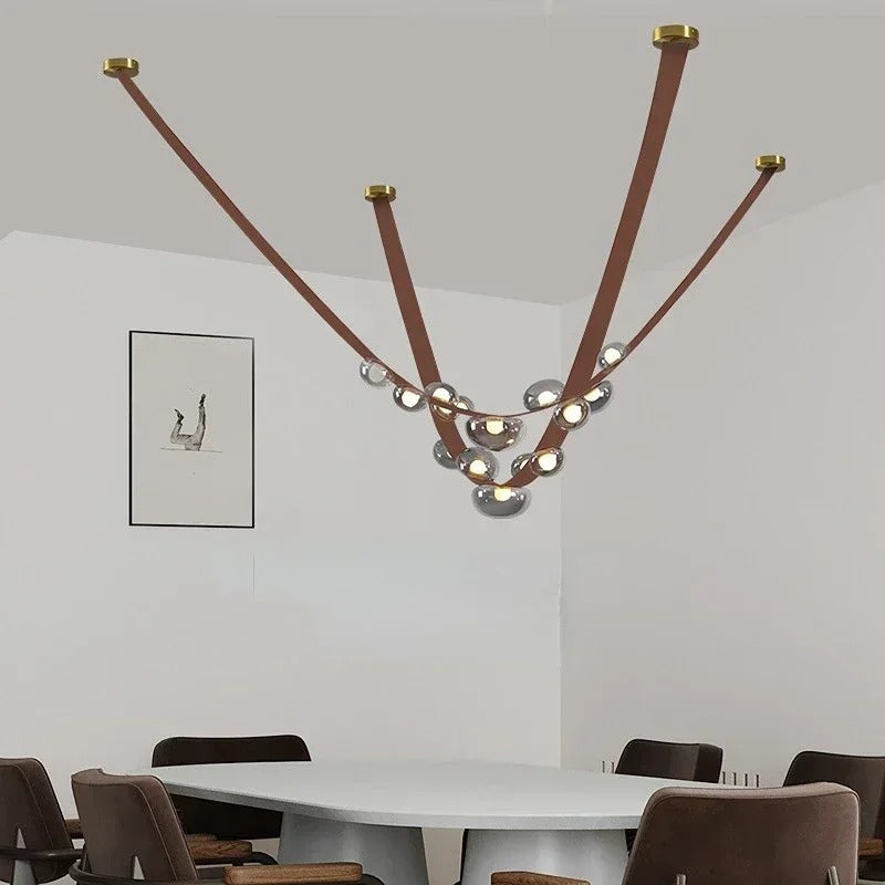 Lustre suspendu design à sangles de cuir et globes en verre