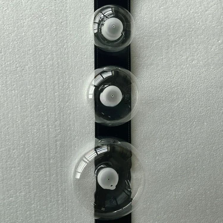 Lustre suspendu design à sangles de cuir et globes en verre