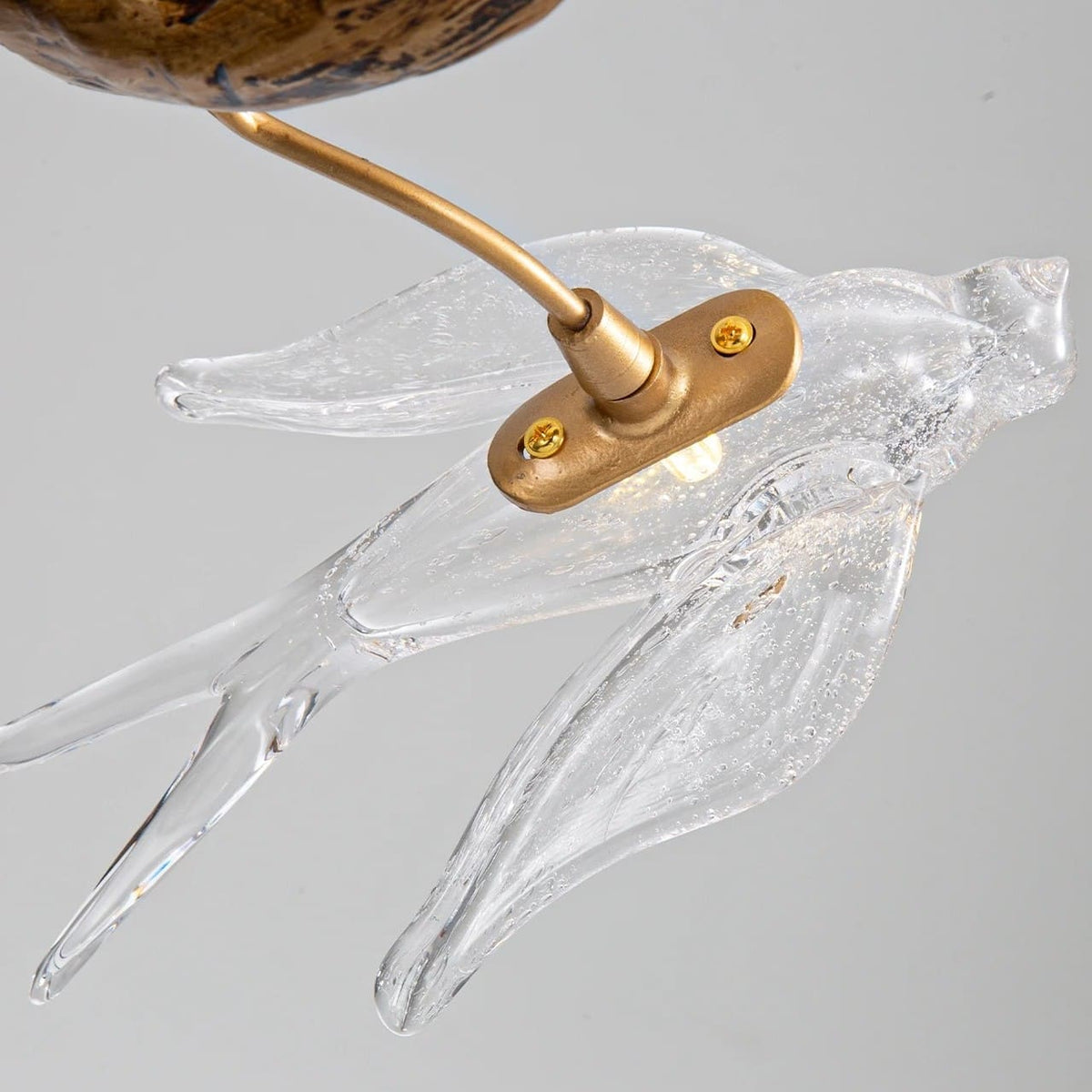 Lustre suspendu oiseaux en résine sculptée | Chic & sculptural