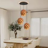 Suspension bois sculpté en forme de pomme de pin | Chic & naturel
