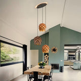 Suspension bois sculpté en forme de pomme de pin | Chic & naturel
