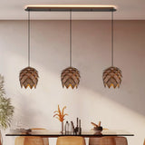 Suspension bois sculpté en forme de pomme de pin | Chic & naturel