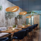 Suspension design en rotin tressé | Forme organique et chaleureuse