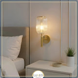 Lampe murale de chevet . Applique murale laiton dorée 