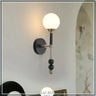 Applique murale vintage globe en verre & bois | Luminaire au charme rétro chic Noir / Blanc froid