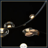 Lustre suspendu design à sangles de cuir et globes en verre