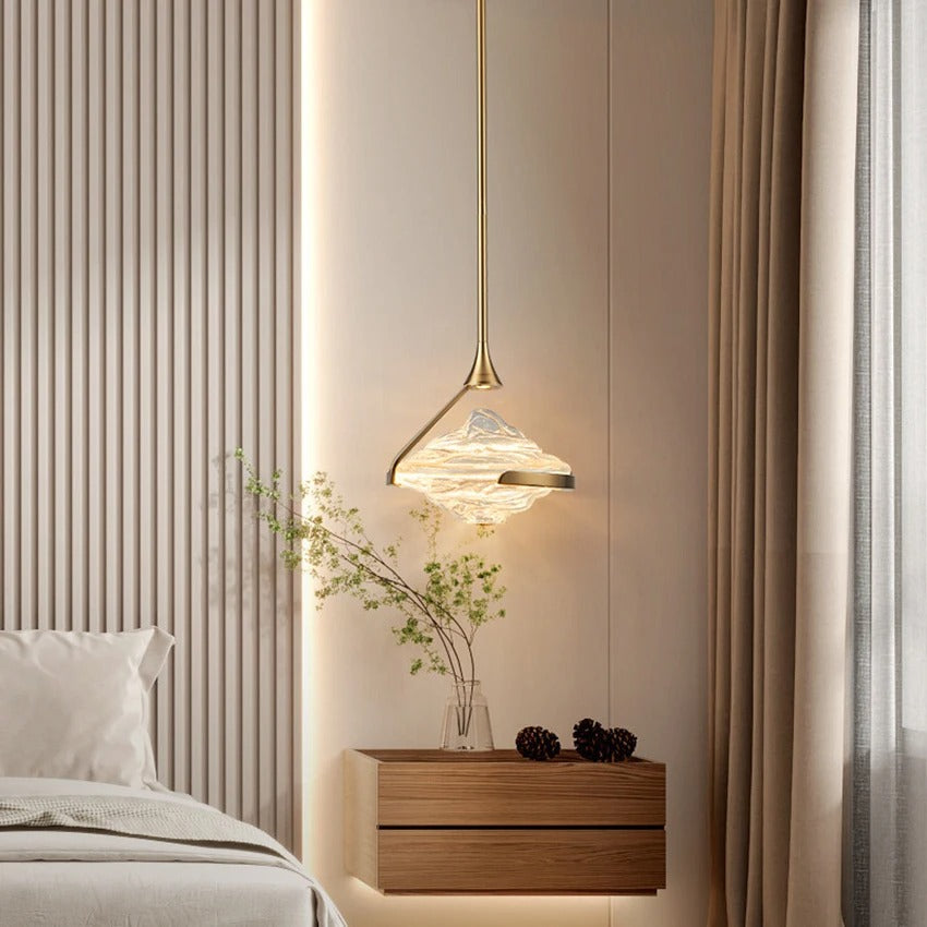 Lustre suspendu cristal ondulé en métal doré ou argenté