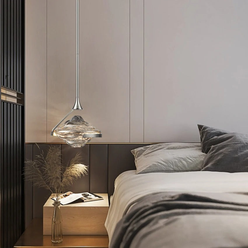 Lustre suspendu cristal ondulé en métal doré ou argenté