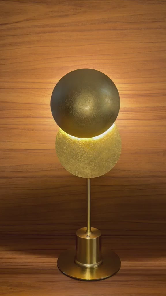 Lampe de table sans fil rechargeable ÉCLIPSE | Design chic & doré