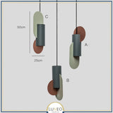 Suspension géométrique tricolore au design sculptural