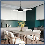 Suspension noire ou blanche au design avant gardiste