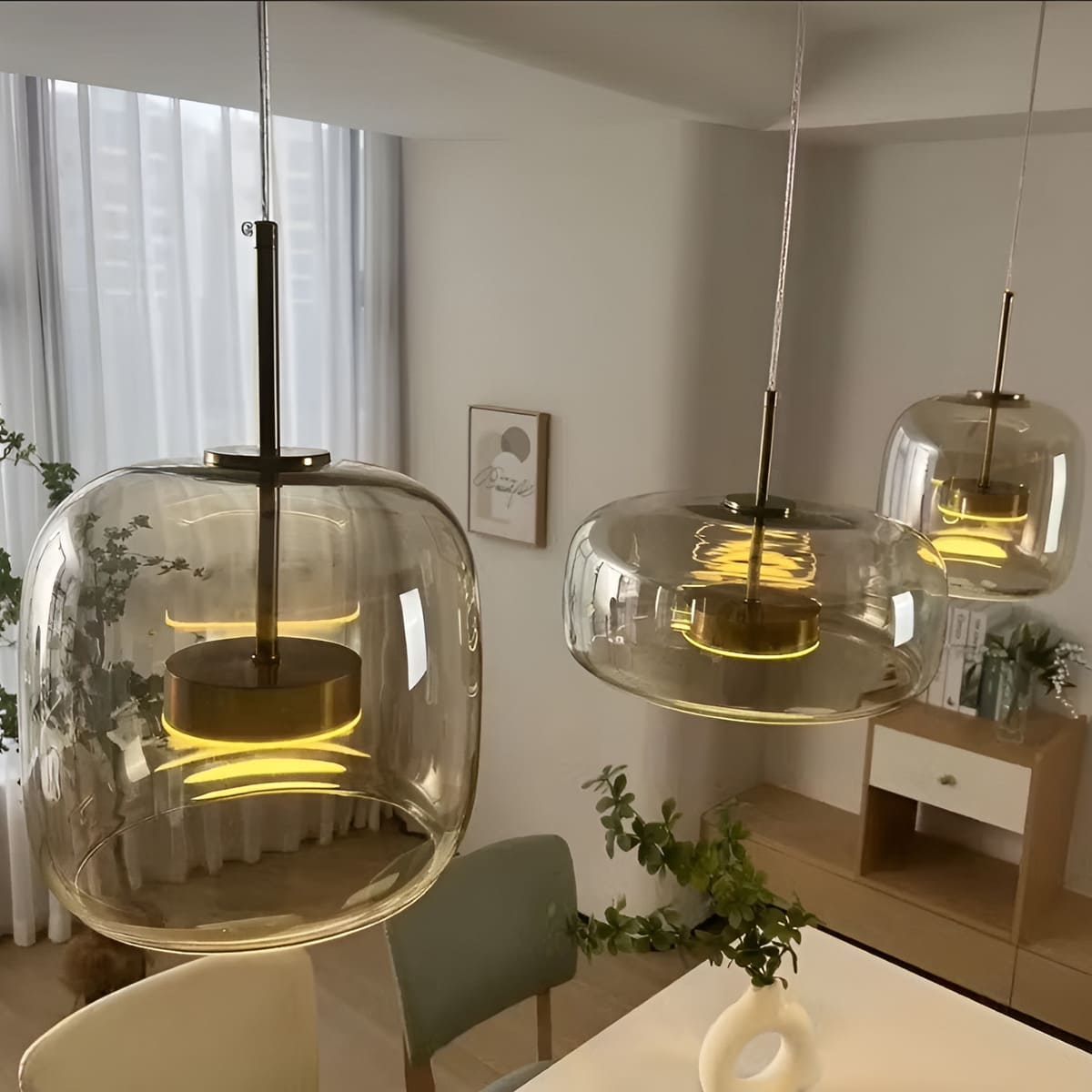 suspension en verre transparent au design moderne et a led pour salon et salle a manger par lumeo creative